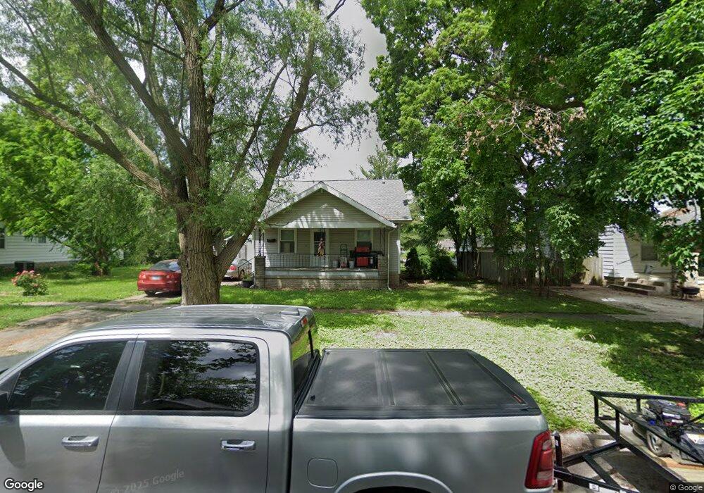 905 N 10th St, Mattoon, IL 61938 - photo 1