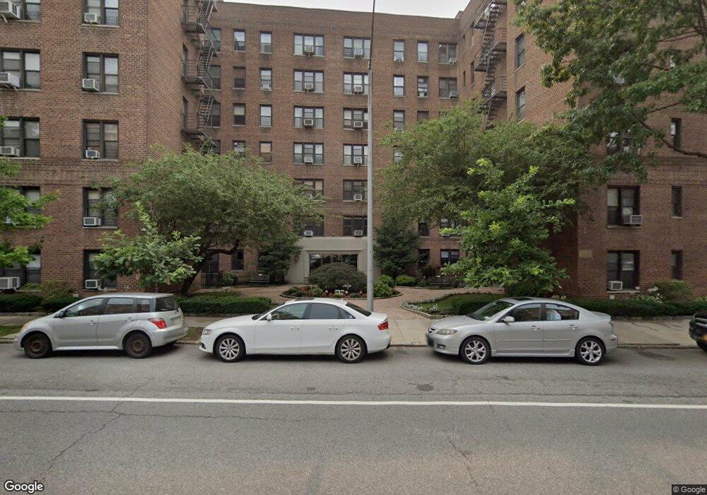67-40 Yellowstone Blvd unit 1B, Forest Hills, NY 11375 - photo 1
