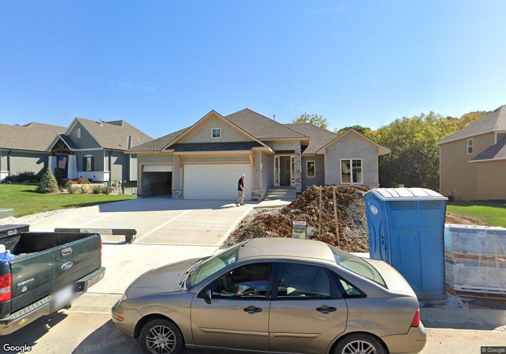 7245 Richards Dr, Shawnee, KS 66216 - photo 1