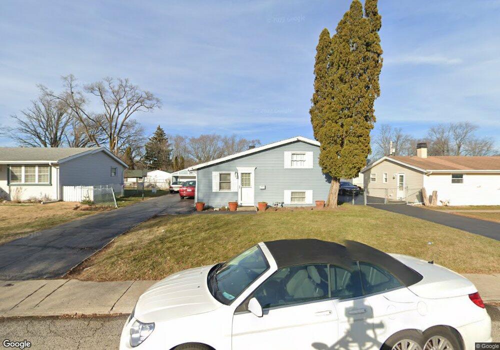 316 Delaware St, Carpentersville, IL 60110 - photo 1