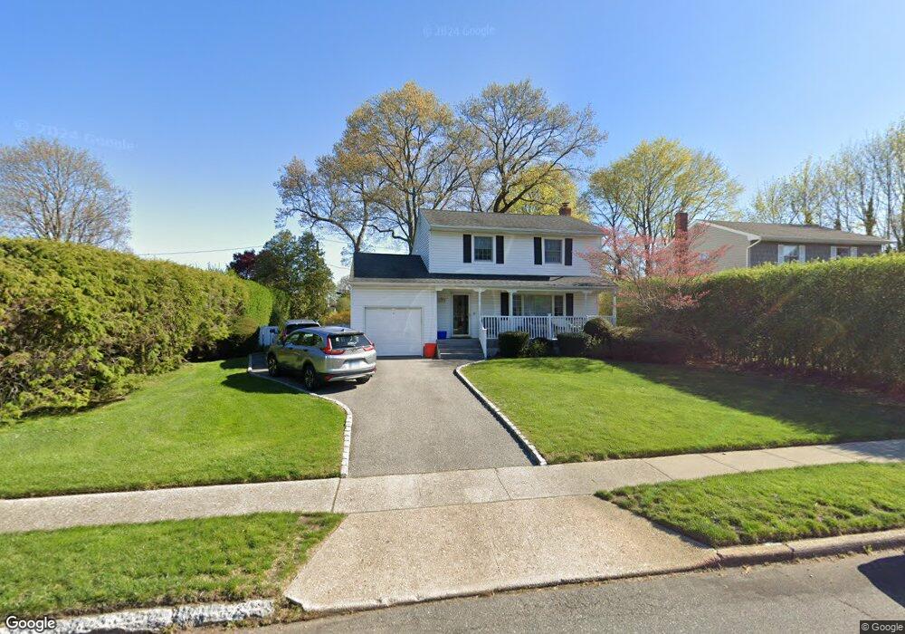 19 Cayuga Place, ComMacK, NY 11725 - photo 1