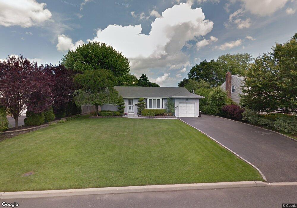 3 Zinnia Ct, ComMacK, NY 11725 - photo 1