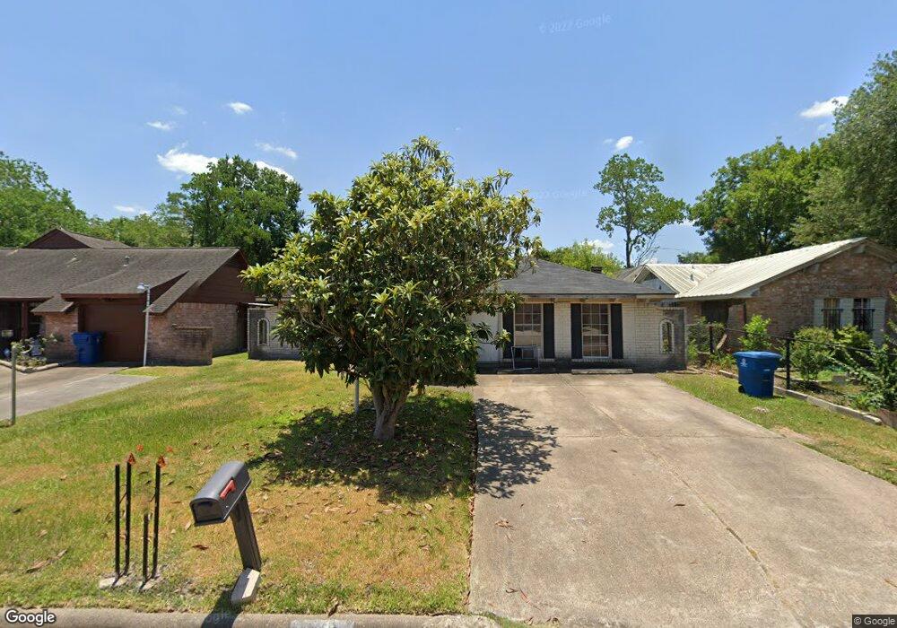 1915 Barnsley Ln, Houston, TX 77088 - photo 1
