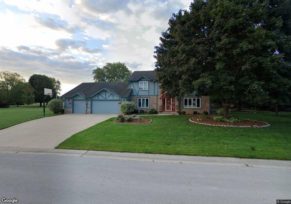 N73W15951 Alpine Ln, Menomonee Falls, WI 53051 - photo 1