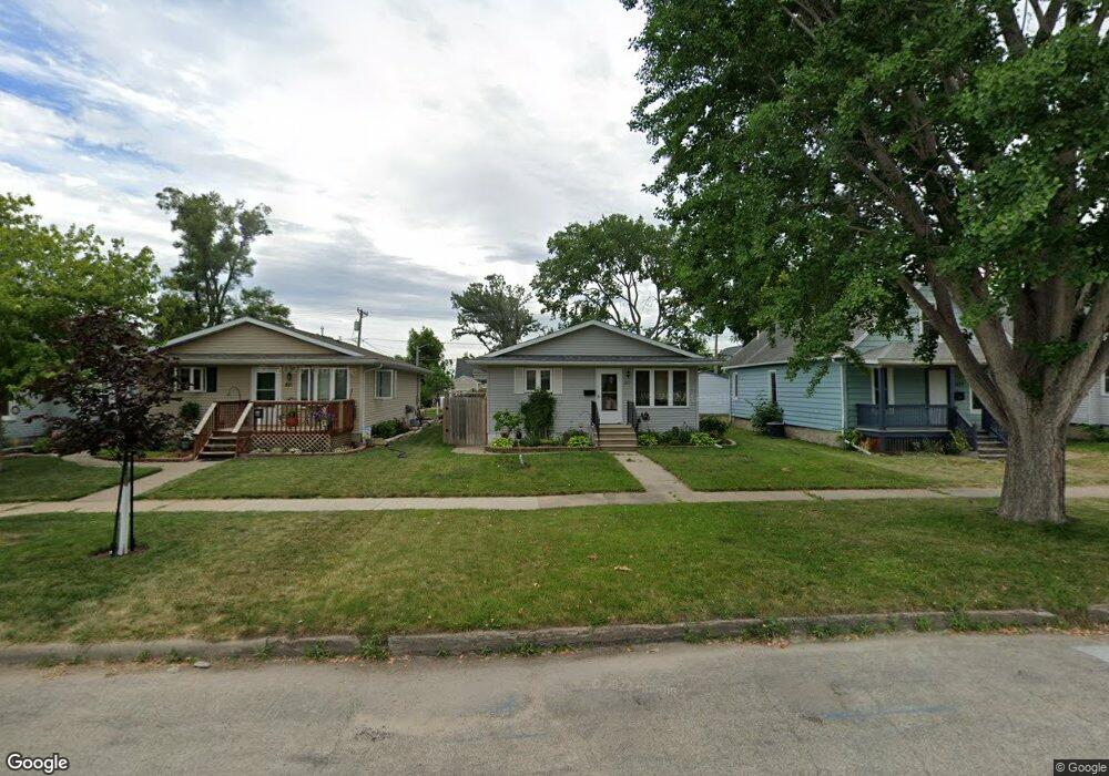 827 10th St SW, Cedar Rapids, IA 52404 - photo 1
