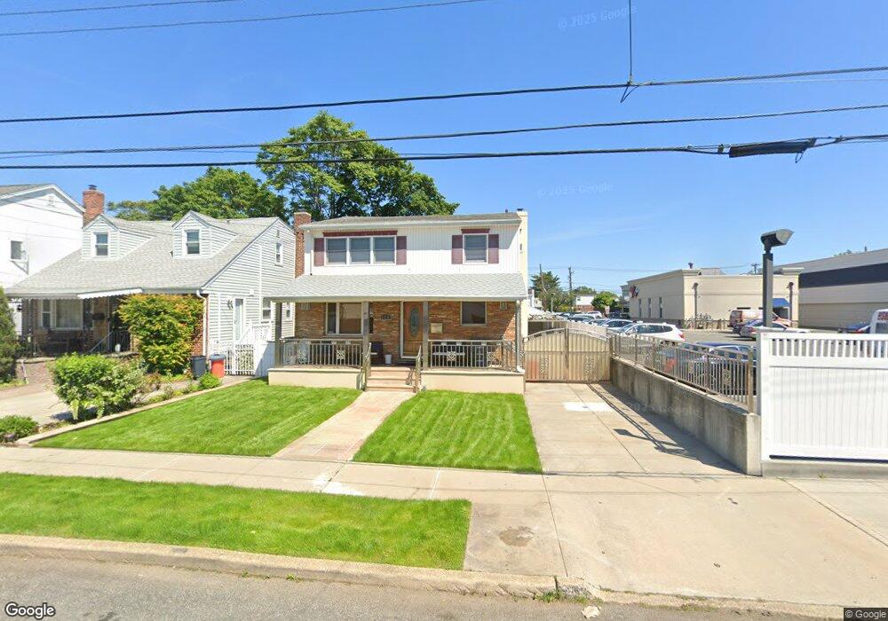 170 Rudolf Rd, Mineola, NY 11501 - photo 1
