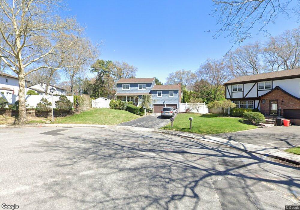 4 Wren Ct, ComMacK, NY 11725 - photo 1