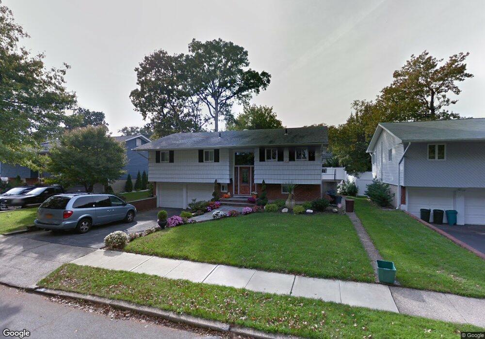 1716 Roberta Ln, Merrick, NY 11566 - photo 1