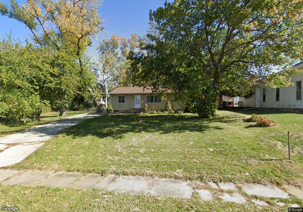 202 W 10th St N, Newton, IA 50208 - photo 1