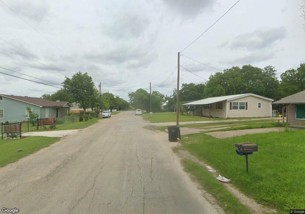 1923 N Wilhite St, Cleburne, TX 76031 - photo 1