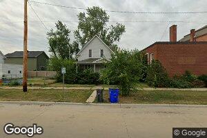 911 B Ave NW, Cedar Rapids, IA 52405