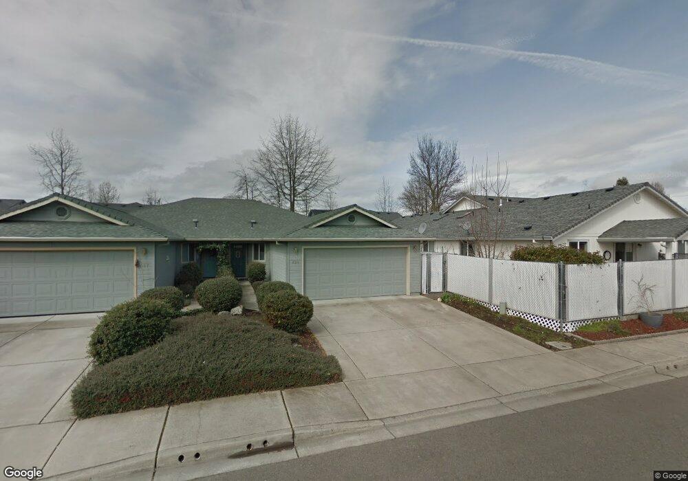 521 Brittni Ln, Central Point, OR 97502 - photo 1