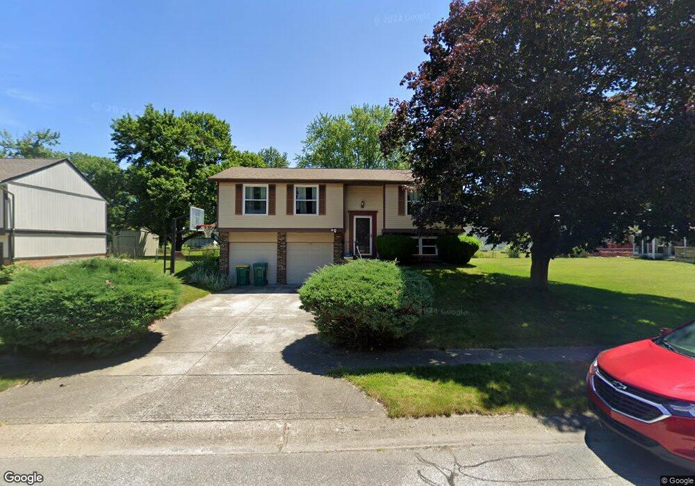 605 Brentwood Dr W, Plainfield, IN 46168 - photo 1
