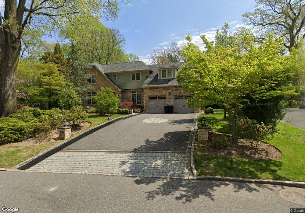 22 Vanad Dr, Roslyn, NY 11576 - photo 1