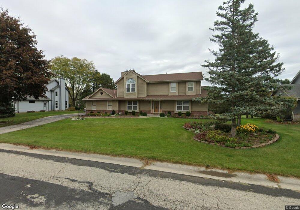 W158N10292 Mohawk Dr, Germantown, WI 53022 - photo 1