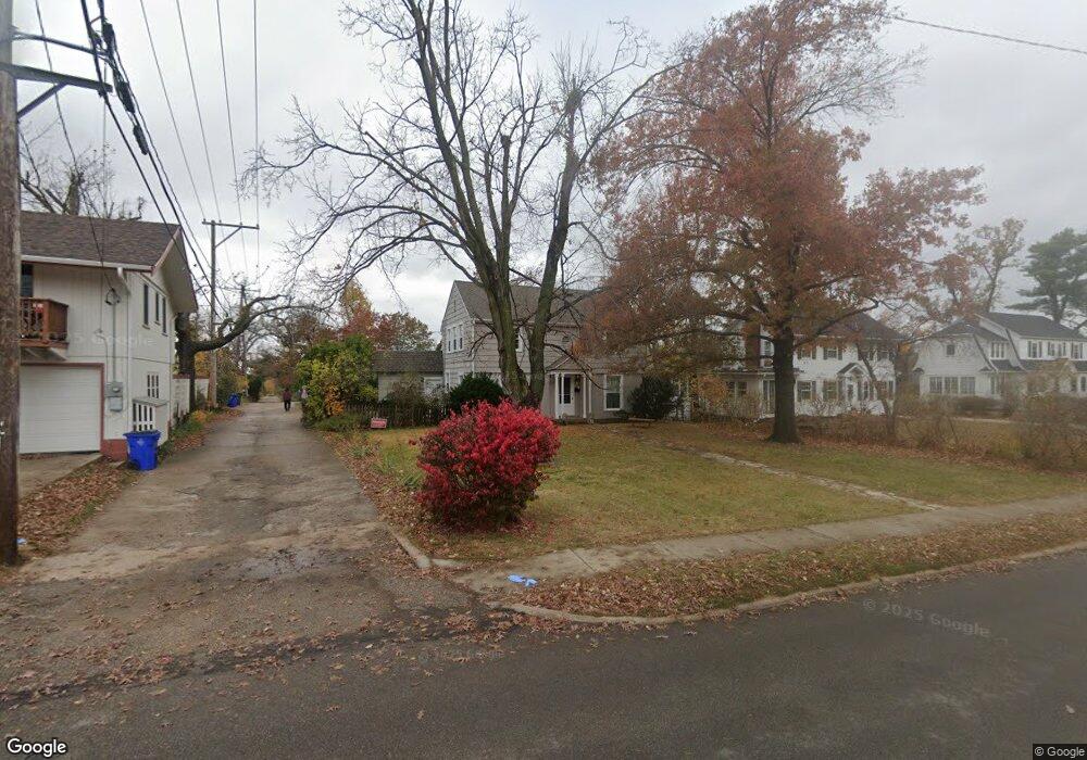 335 Forest Dr SE, Cedar Rapids, IA 52403 - photo 1