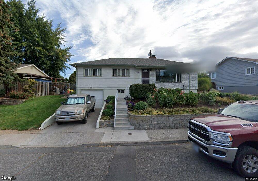 723 E 20th St, the Dalles, OR 97058 - photo 1