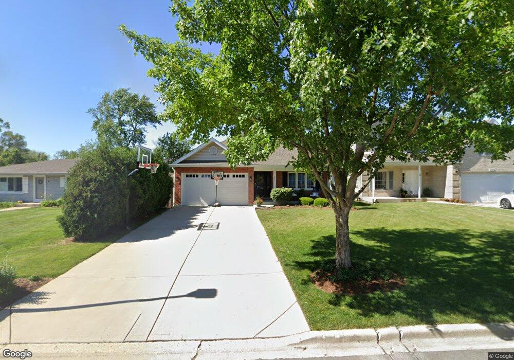 577 W Comstock Ave, Elmhurst, IL 60126 - photo 1