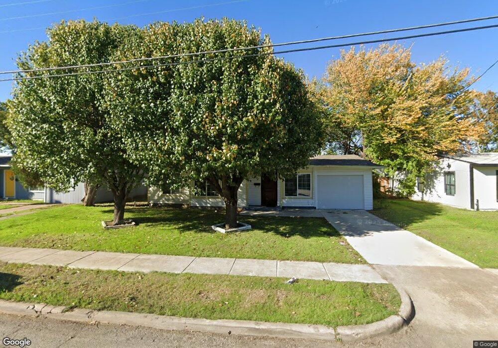 914 Shawnee Trace, Grand Prairie, TX 75051 - photo 1