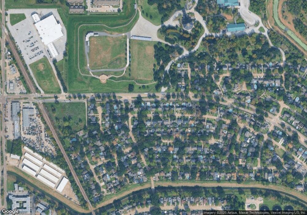 5042 Bayou Vista Dr, Houston, TX 77091 - photo 1