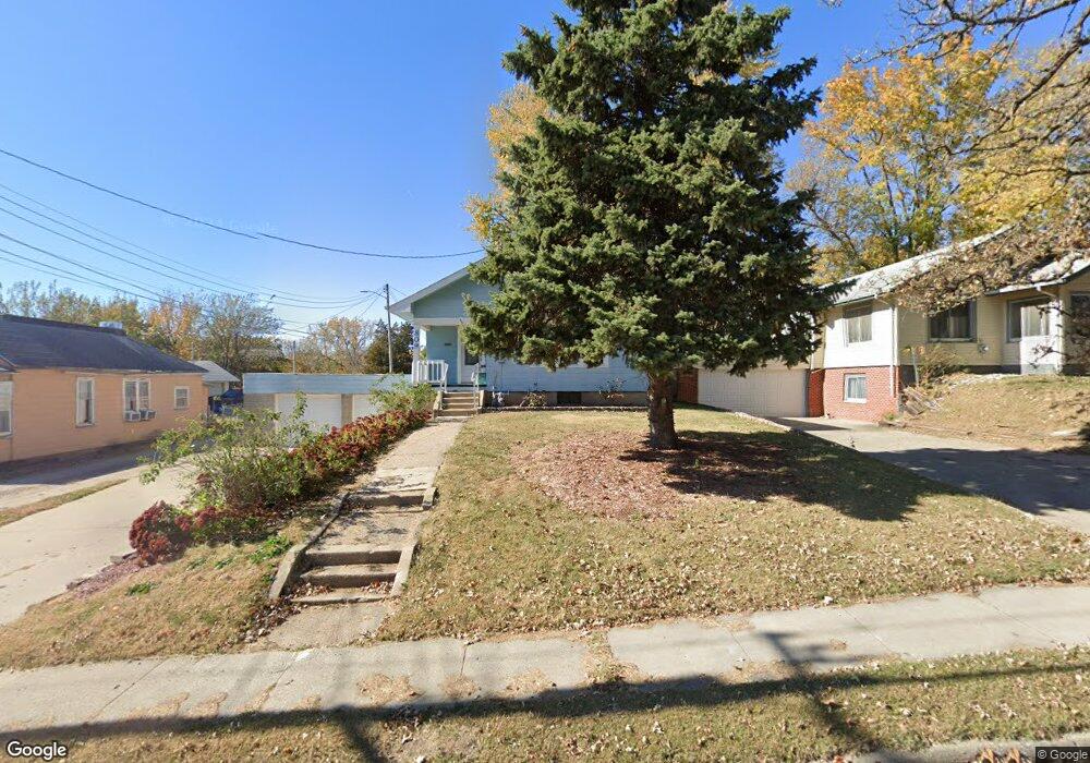 110 N 8th Ave W, Newton, IA 50208 - photo 1