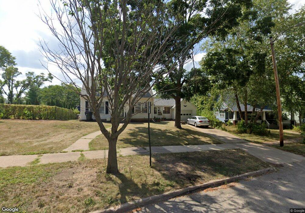 831 16th St SE, Cedar Rapids, IA 52403 - photo 1