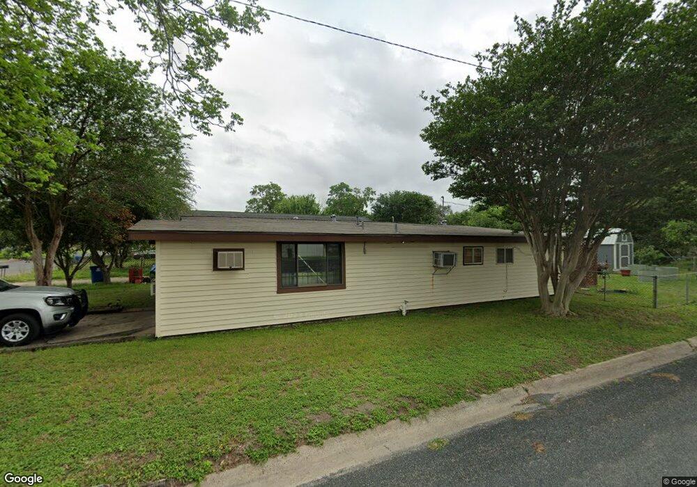 1811 N Mckinley St, Beeville, TX 78102 - photo 1