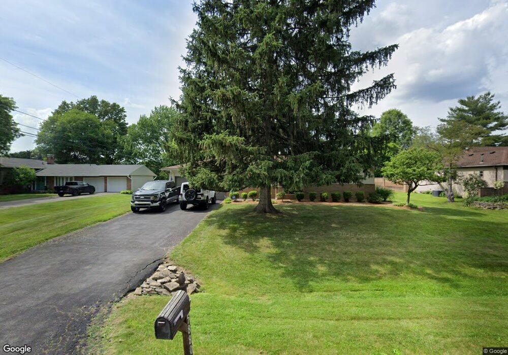 5880 Effingham Rd, Columbus, OH 43213 - photo 1