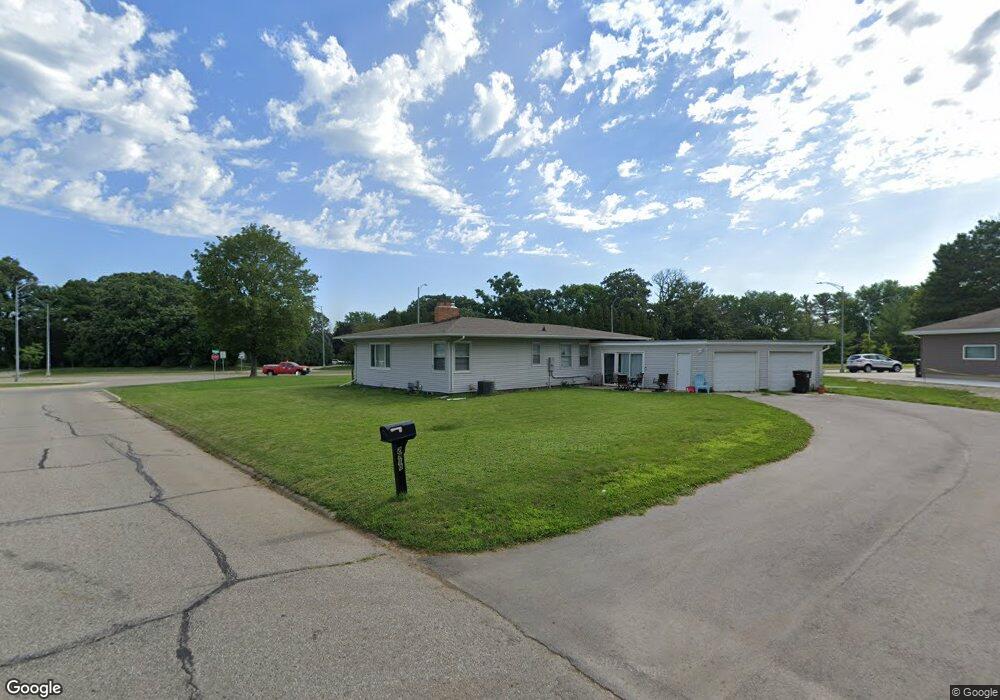 2910 Mcclain Dr, Cedar Falls, IA 50613 - photo 1