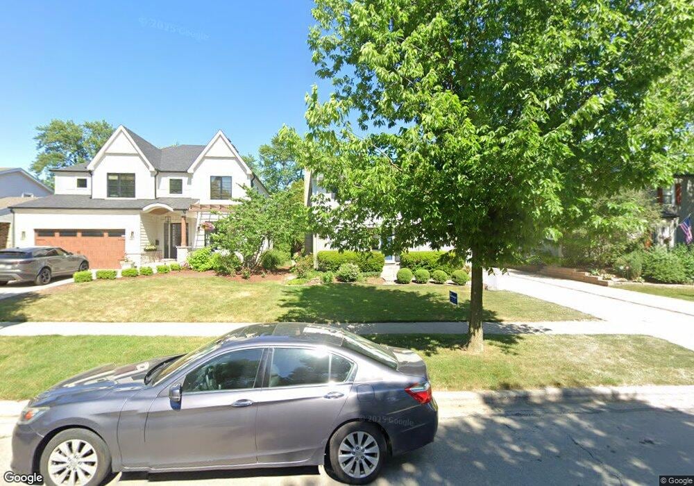 569 S Poplar Ave, Elmhurst, IL 60126 - photo 1