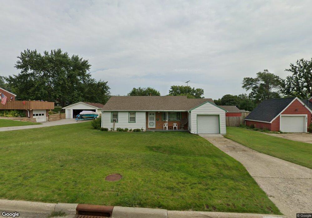 1915 Highview Dr, Des Moines, IA 50315 - photo 1