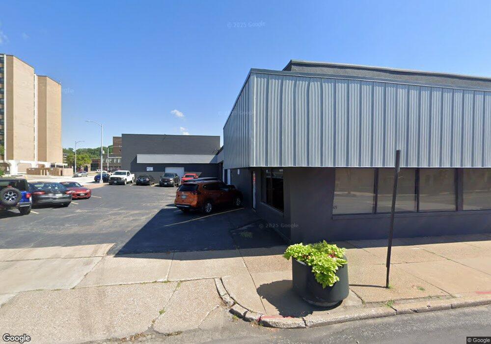 426 W 2nd St, Davenport, IA 52801 - photo 1