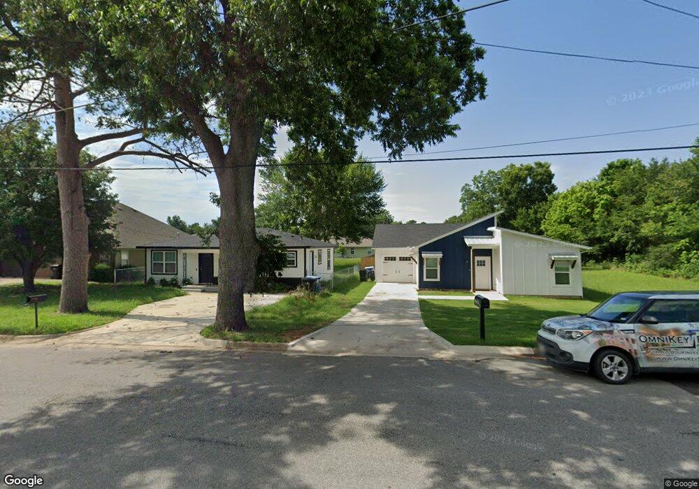 1034 W Coffin St, Denison, TX 75020 - photo 1