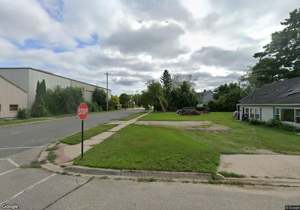 1517 18th Ave, Menominee, MI 49858 - photo 1