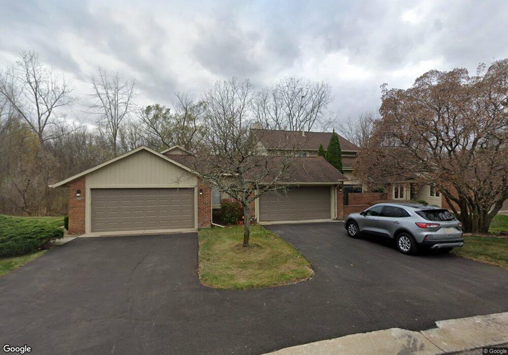 5610 Hillcrest Cir W, West Bloomfield, MI 48322 - photo 1