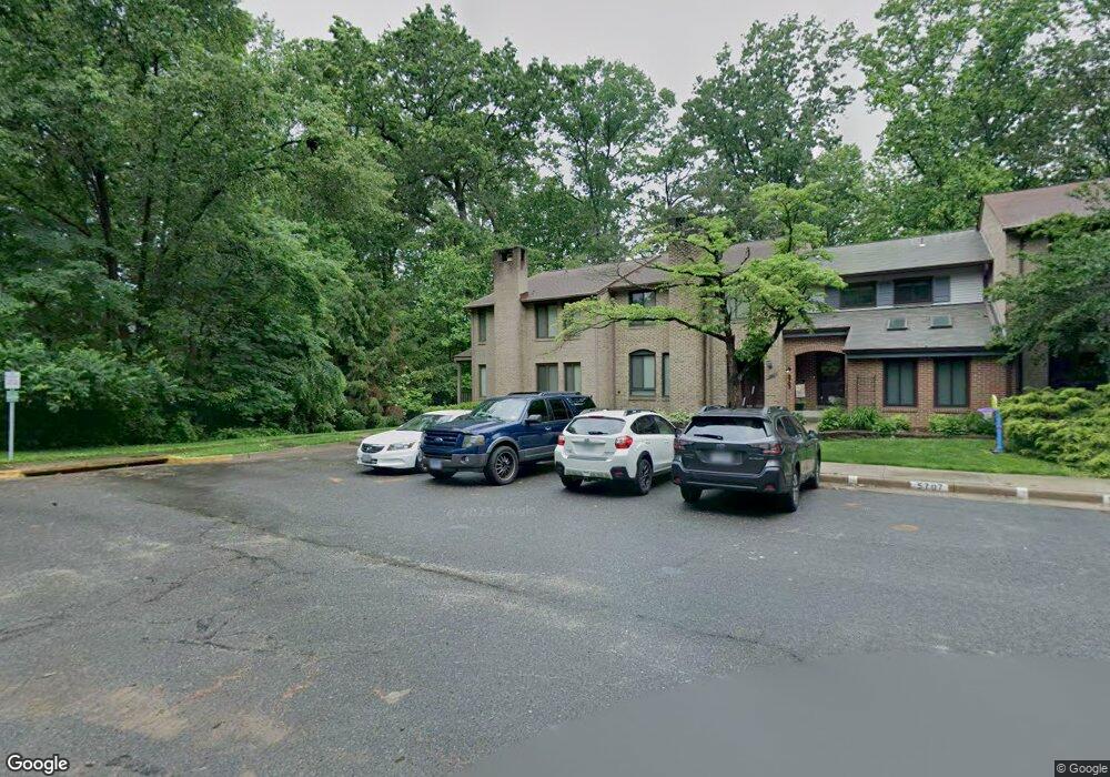 5701 Waters Edge Landing Ct, Burke, VA 22015 - photo 1