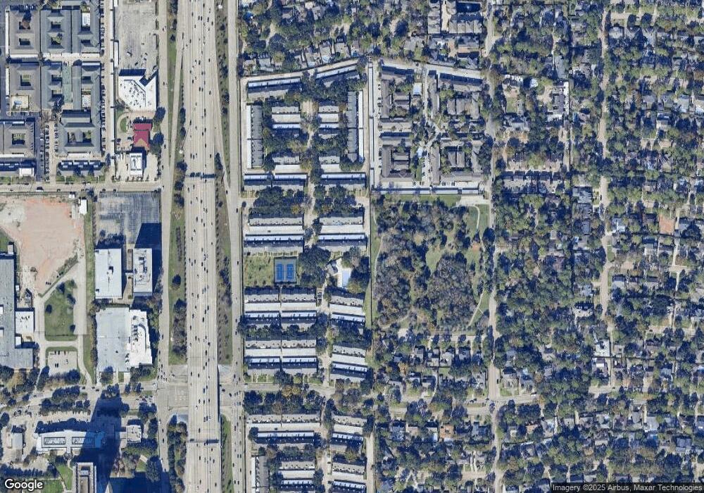 10231 Longmont Dr unit 34, Houston, TX 77042 - photo 1