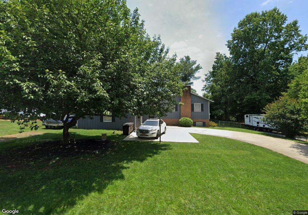 318 Chestnut Ln, Statesville, NC 28625 - photo 1