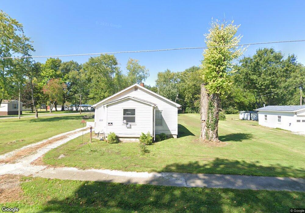 1225 S Oak St, Harrisburg, IL 62946 - photo 1