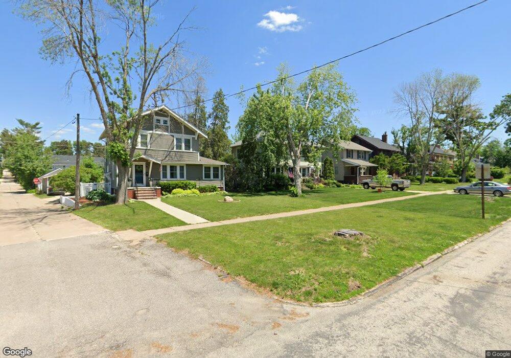 2124 Grande Ave SE, Cedar Rapids, IA 52403 - photo 1