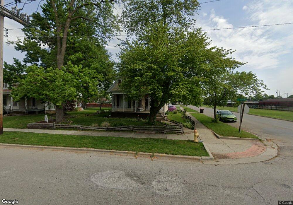 724 Tremont St, Lincoln, IL 62656 - photo 1