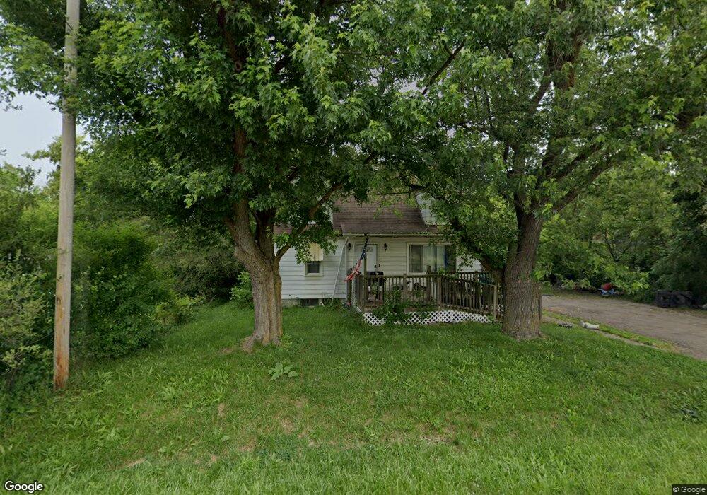 1083 E Yale Ave, Flint, MI 48505 - photo 1