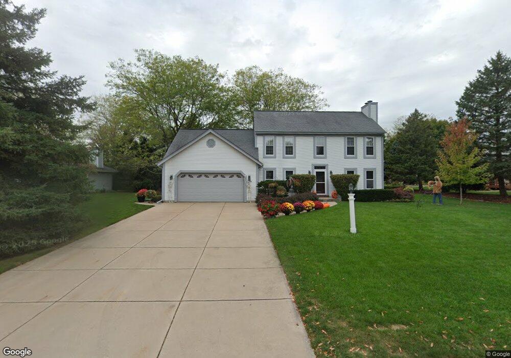 W158N10315 Mohawk Dr, Germantown, WI 53022 - photo 1