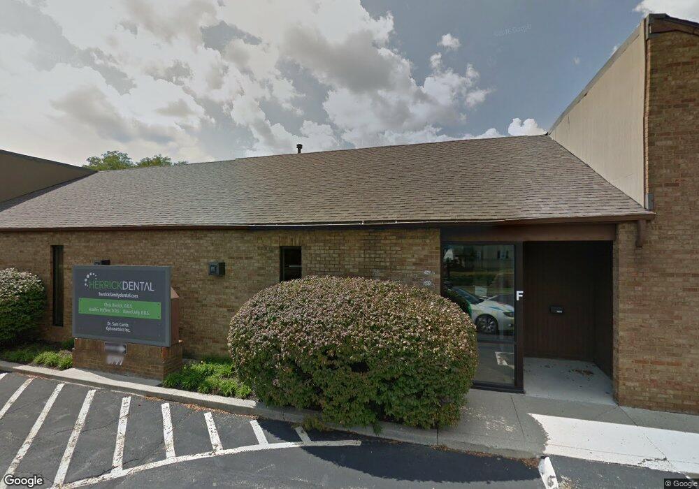 5797 Beechcroft Rd unit E, Columbus, OH 43229 - photo 1