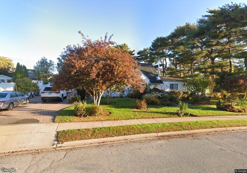8 Sprucewood Dr, Levittown, NY 11756 - photo 1