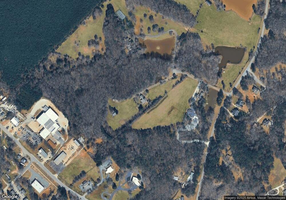 127 Lakeview Dr, Jefferson, GA 30549 - photo 1