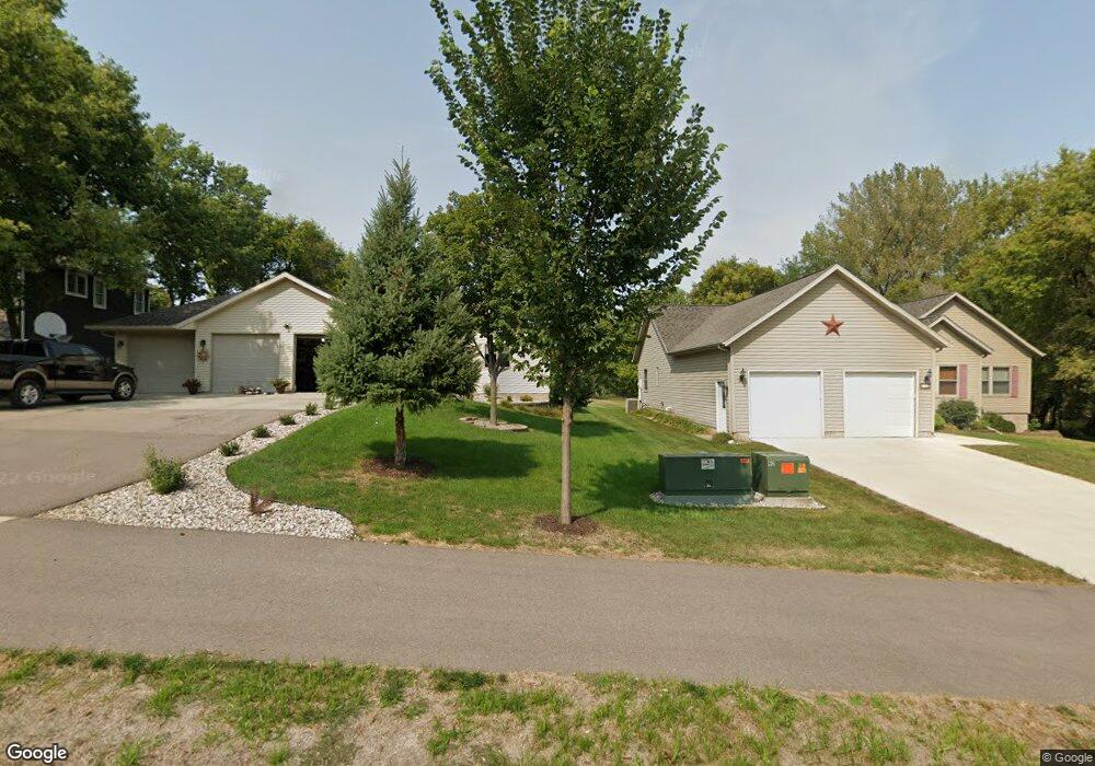 918 Cottonwood St, New Ulm, MN 56073 - photo 1