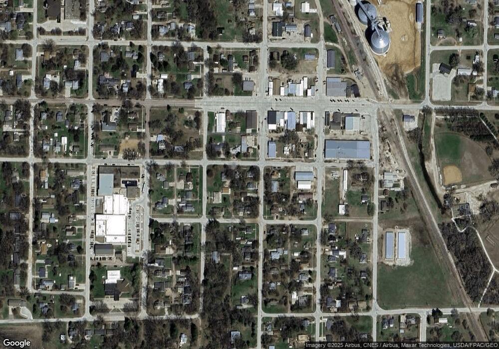 201 S Cedar Ave, Graettinger, IA 51342 - photo 1