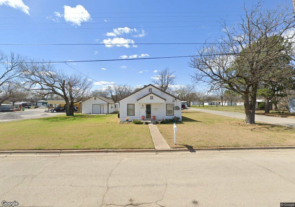 337 Fair Ave, Gainesville, TX 76240 - photo 1