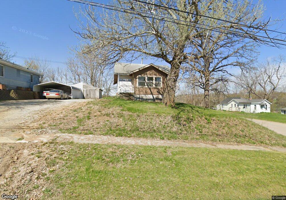 835 W 4th St N, Newton, IA 50208 - photo 1
